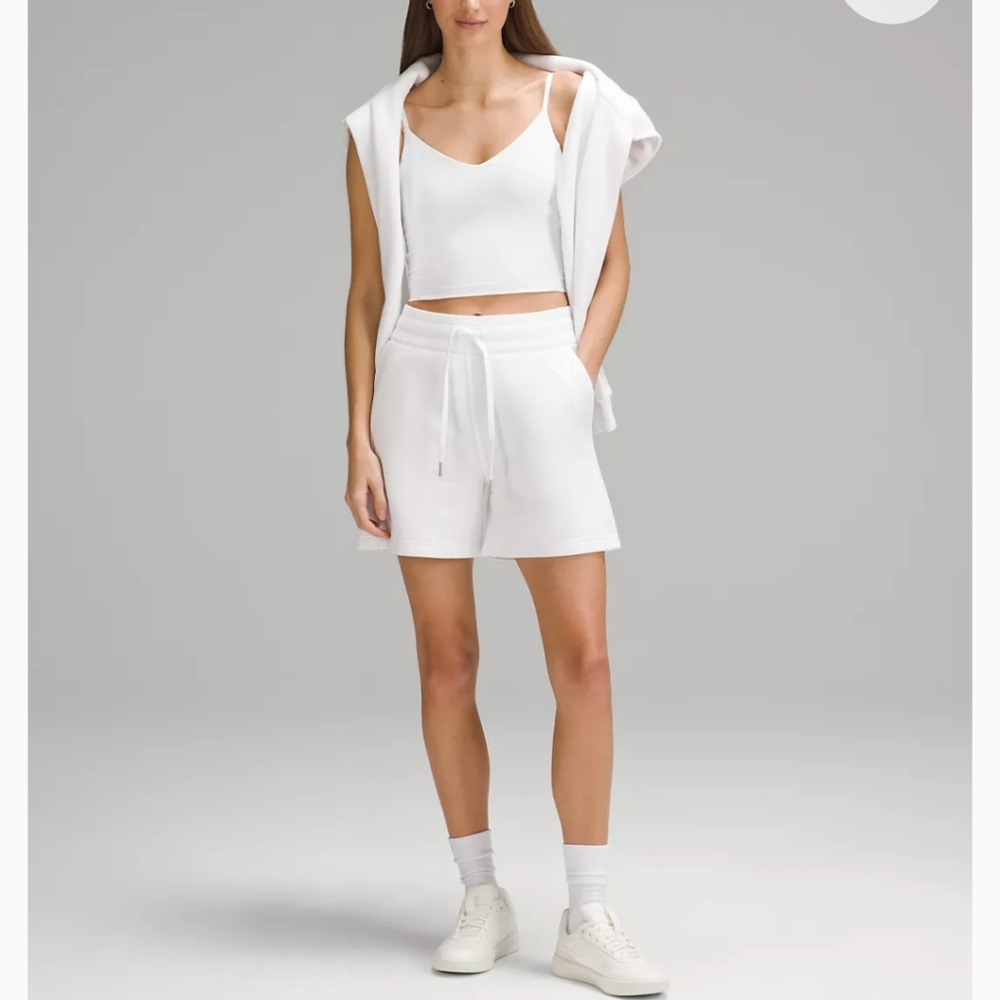 NWT lululemon Scuba High-Rise Short 5", White, Size 6